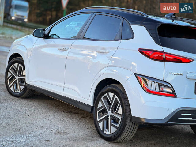 Белый Хендай Kona, объемом двигателя 0 л и пробегом 148 тыс. км за 18500 $, фото 16 на Automoto.ua