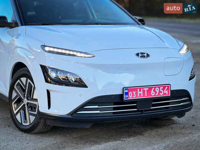 Белый Хендай Kona, объемом двигателя 0 л и пробегом 148 тыс. км за 18500 $, фото 2 на Automoto.ua