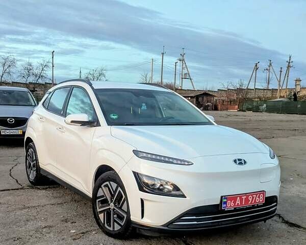 Білий Хендай Kona, об'ємом двигуна 0 л та пробігом 79 тис. км за 16950 $, фото 17 на Automoto.ua