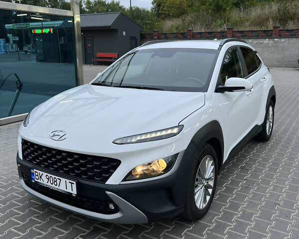 Білий Хендай Kona, об'ємом двигуна 1.58 л та пробігом 49 тис. км за 18700 $, фото 1 на Automoto.ua