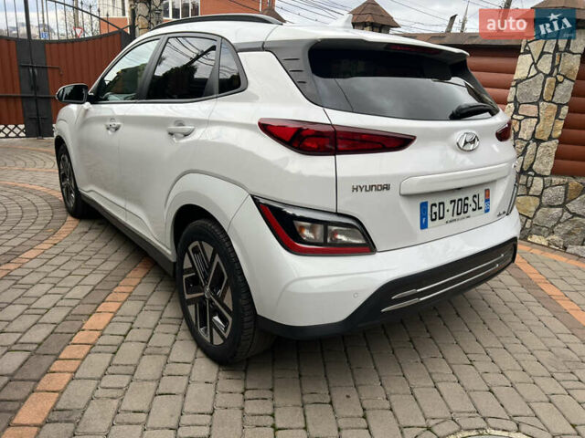 Белый Хендай Kona, объемом двигателя 0 л и пробегом 46 тыс. км за 17500 $, фото 2 на Automoto.ua