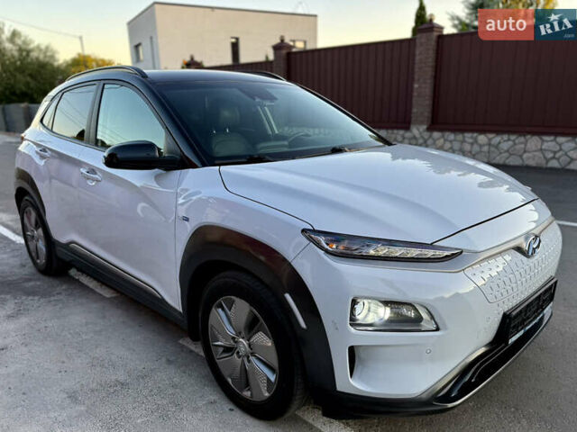 Білий Хендай Kona, об'ємом двигуна 0 л та пробігом 100 тис. км за 15900 $, фото 2 на Automoto.ua