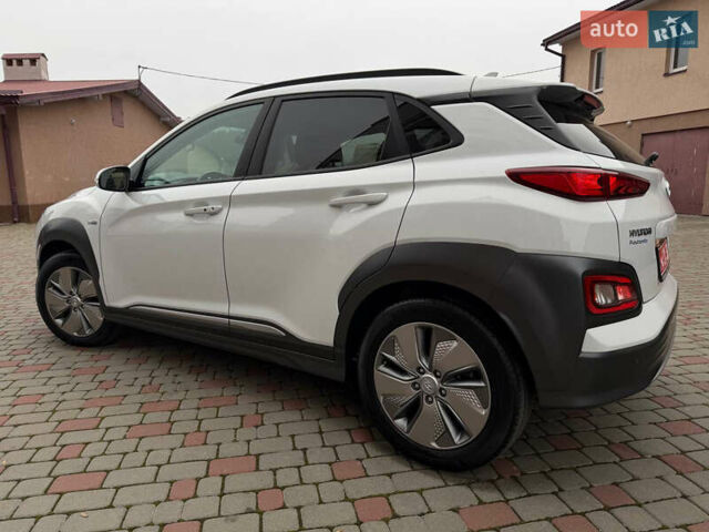 Білий Хендай Kona, об'ємом двигуна 0 л та пробігом 174 тис. км за 17800 $, фото 10 на Automoto.ua
