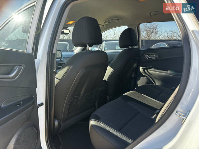 Білий Хендай Kona, об'ємом двигуна 0 л та пробігом 53 тис. км за 15900 $, фото 39 на Automoto.ua