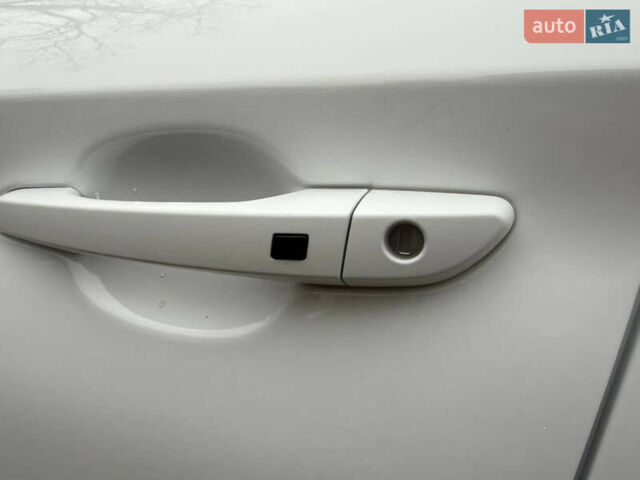 Белый Хендай Kona, объемом двигателя 0 л и пробегом 65 тыс. км за 17400 $, фото 24 на Automoto.ua