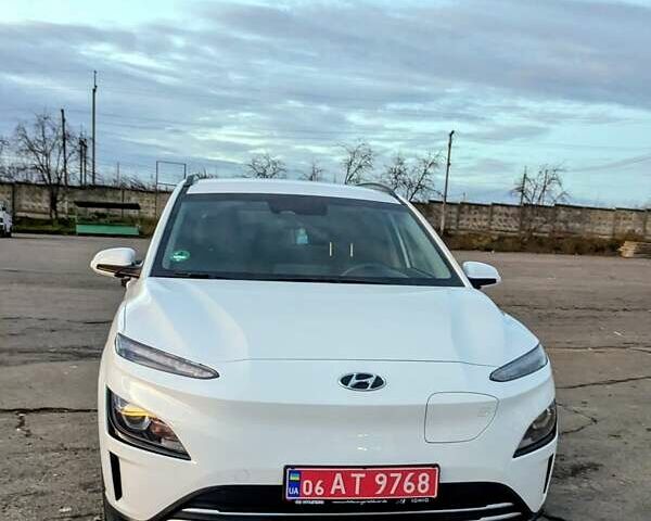 Білий Хендай Kona, об'ємом двигуна 0 л та пробігом 79 тис. км за 16950 $, фото 16 на Automoto.ua