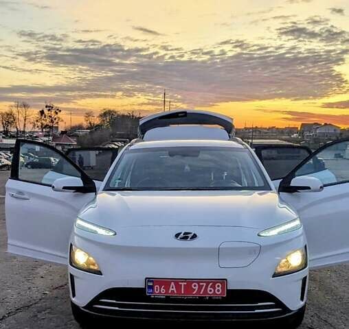 Білий Хендай Kona, об'ємом двигуна 0 л та пробігом 79 тис. км за 16950 $, фото 9 на Automoto.ua