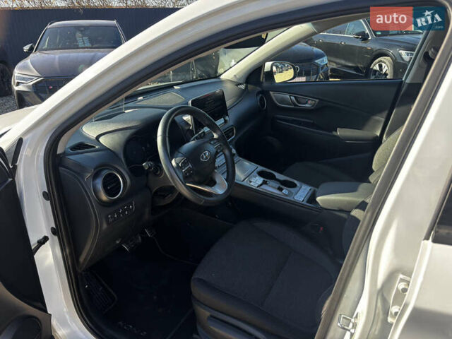 Білий Хендай Kona, об'ємом двигуна 0 л та пробігом 53 тис. км за 15900 $, фото 23 на Automoto.ua