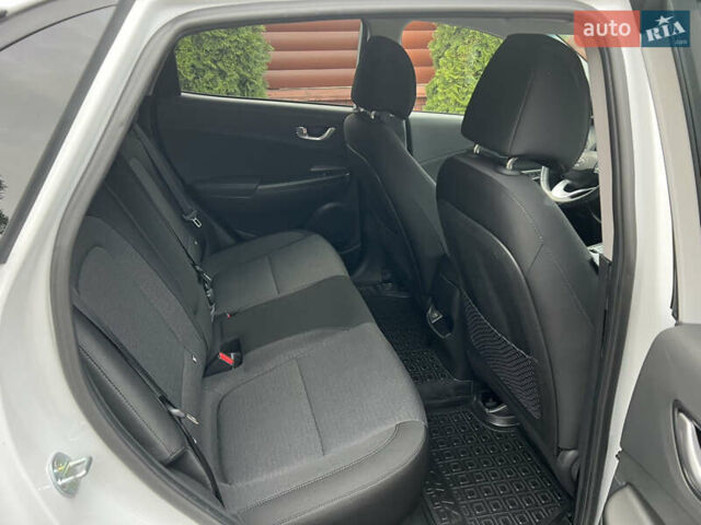 Белый Хендай Kona, объемом двигателя 0 л и пробегом 46 тыс. км за 17500 $, фото 14 на Automoto.ua