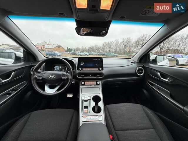 Білий Хендай Kona, об'ємом двигуна 0 л та пробігом 20 тис. км за 18699 $, фото 23 на Automoto.ua