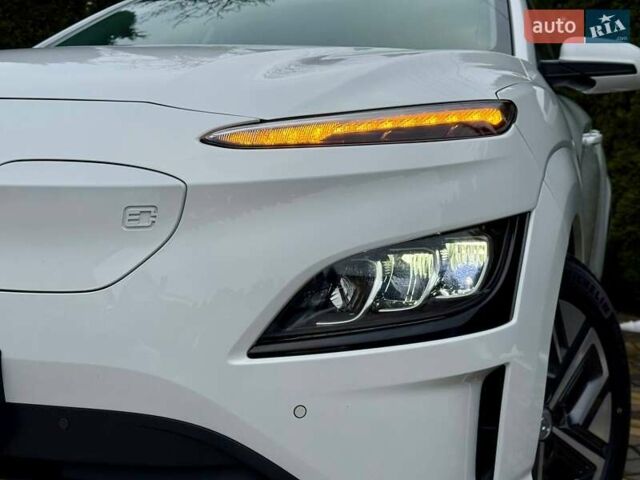Белый Хендай Kona, объемом двигателя 0 л и пробегом 33 тыс. км за 17700 $, фото 6 на Automoto.ua