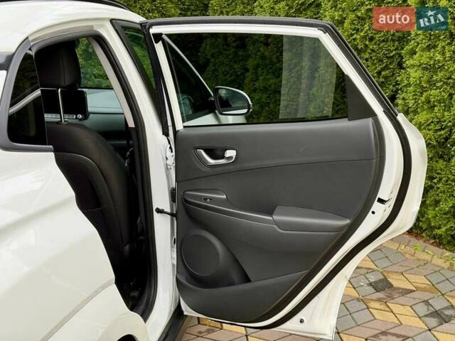 Белый Хендай Kona, объемом двигателя 0 л и пробегом 39 тыс. км за 17400 $, фото 23 на Automoto.ua