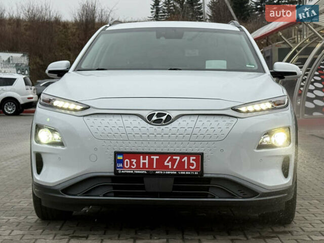 Белый Хендай Kona, объемом двигателя 0 л и пробегом 86 тыс. км за 18600 $, фото 6 на Automoto.ua
