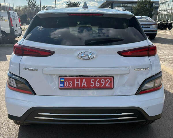 Белый Хендай Kona, объемом двигателя 0 л и пробегом 43 тыс. км за 16700 $, фото 7 на Automoto.ua