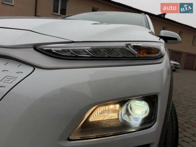 Білий Хендай Kona, об'ємом двигуна 0 л та пробігом 174 тис. км за 17800 $, фото 19 на Automoto.ua
