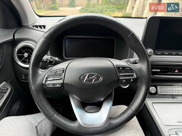 Белый Хендай Kona, объемом двигателя 0 л и пробегом 65 тыс. км за 17400 $, фото 41 на Automoto.ua