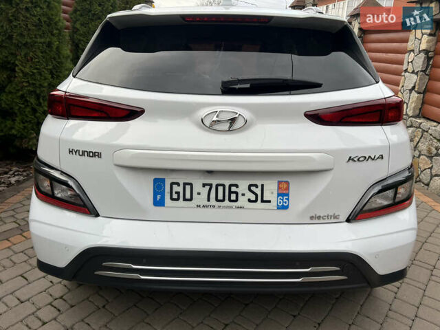 Белый Хендай Kona, объемом двигателя 0 л и пробегом 46 тыс. км за 17500 $, фото 3 на Automoto.ua