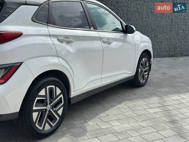 Белый Хендай Kona, объемом двигателя 0 л и пробегом 72 тыс. км за 16700 $, фото 20 на Automoto.ua