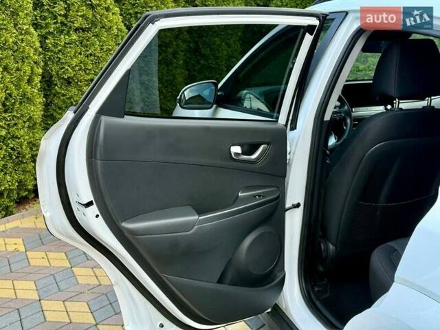 Білий Хендай Kona, об'ємом двигуна 0 л та пробігом 34 тис. км за 16999 $, фото 19 на Automoto.ua