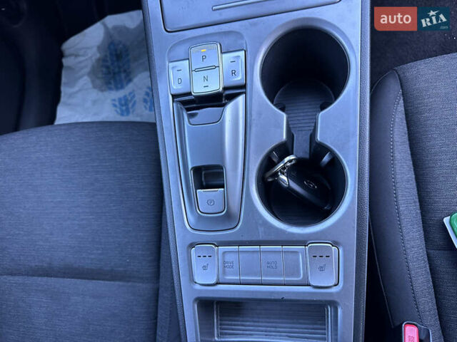 Білий Хендай Kona, об'ємом двигуна 0 л та пробігом 115 тис. км за 16800 $, фото 17 на Automoto.ua