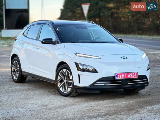 Белый Хендай Kona, объемом двигателя 0 л и пробегом 148 тыс. км за 18500 $, фото 1 на Automoto.ua