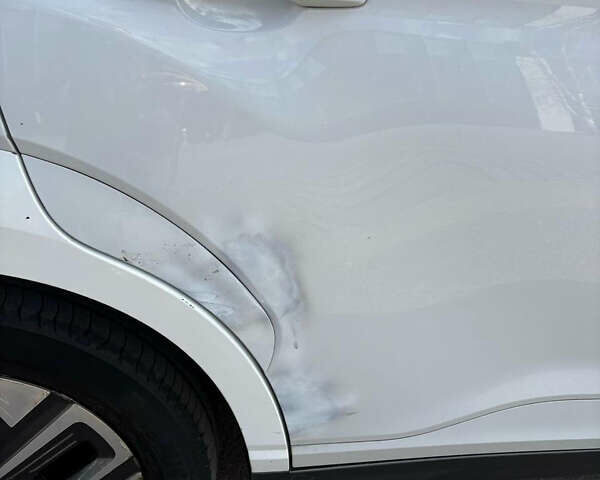 Білий Хендай Kona, об'ємом двигуна 0 л та пробігом 43 тис. км за 16700 $, фото 9 на Automoto.ua