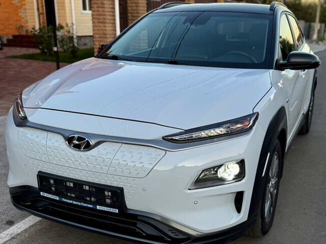 Білий Хендай Kona, об'ємом двигуна 0 л та пробігом 100 тис. км за 15900 $, фото 3 на Automoto.ua