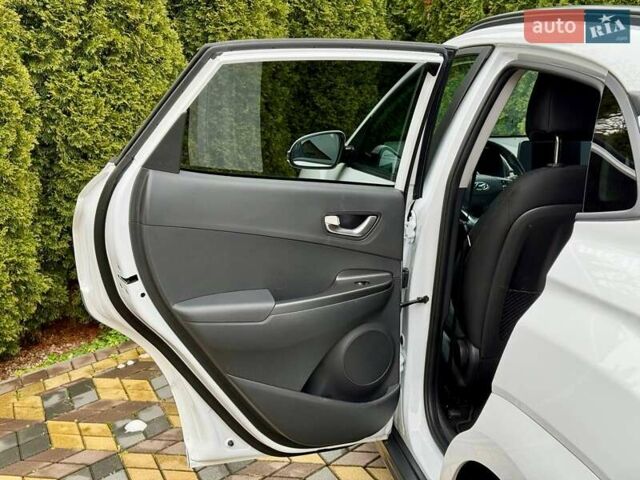 Белый Хендай Kona, объемом двигателя 0 л и пробегом 33 тыс. км за 17700 $, фото 21 на Automoto.ua