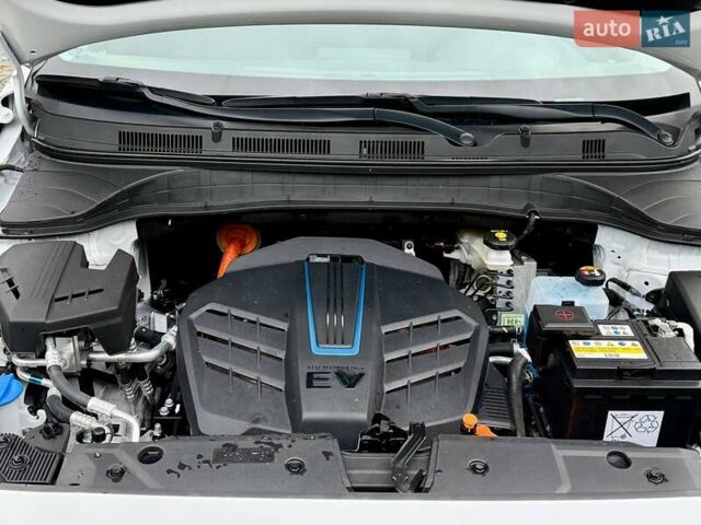 Белый Хендай Kona, объемом двигателя 0 л и пробегом 39 тыс. км за 17400 $, фото 41 на Automoto.ua