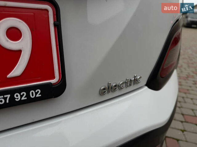 Білий Хендай Kona, об'ємом двигуна 0 л та пробігом 174 тис. км за 17800 $, фото 25 на Automoto.ua