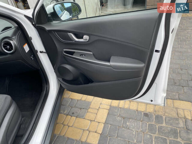 Білий Хендай Kona, об'ємом двигуна 0 л та пробігом 35 тис. км за 15500 $, фото 22 на Automoto.ua