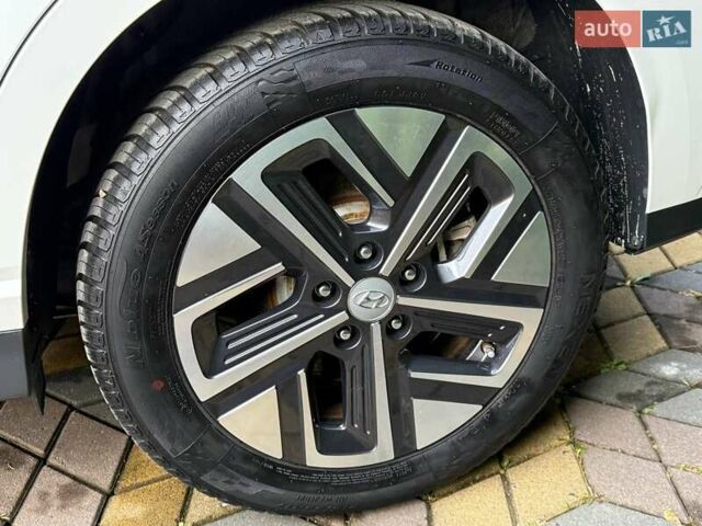 Белый Хендай Kona, объемом двигателя 0 л и пробегом 39 тыс. км за 17400 $, фото 5 на Automoto.ua