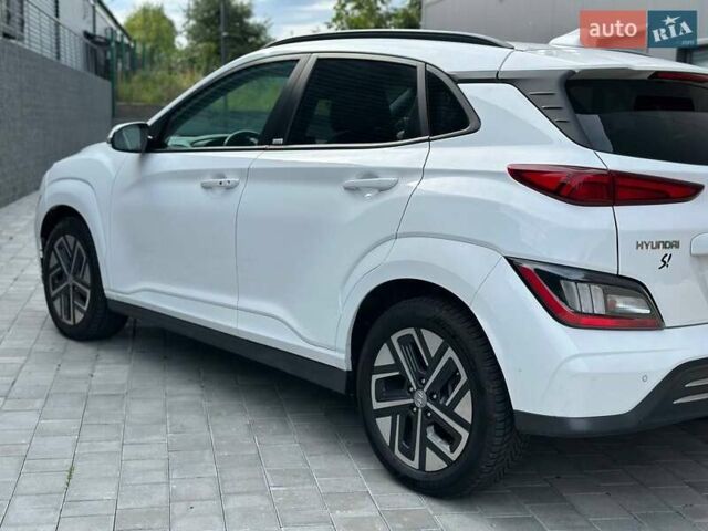 Белый Хендай Kona, объемом двигателя 0 л и пробегом 72 тыс. км за 16700 $, фото 7 на Automoto.ua