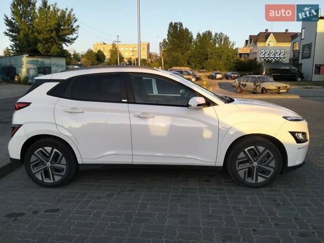 Белый Хендай Kona, объемом двигателя 0 л и пробегом 71 тыс. км за 16200 $, фото 1 на Automoto.ua