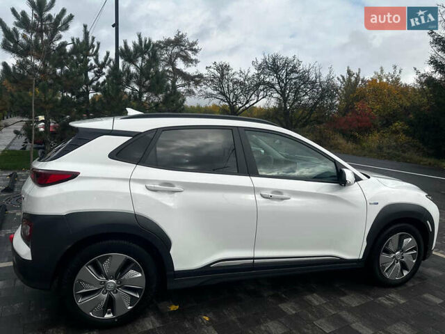 Белый Хендай Kona, объемом двигателя 0 л и пробегом 130 тыс. км за 18900 $, фото 9 на Automoto.ua