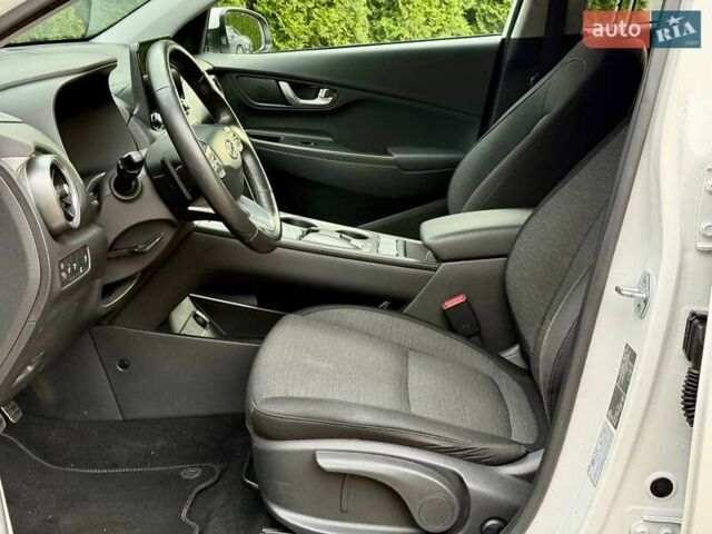 Белый Хендай Kona, объемом двигателя 0 л и пробегом 39 тыс. км за 17400 $, фото 19 на Automoto.ua