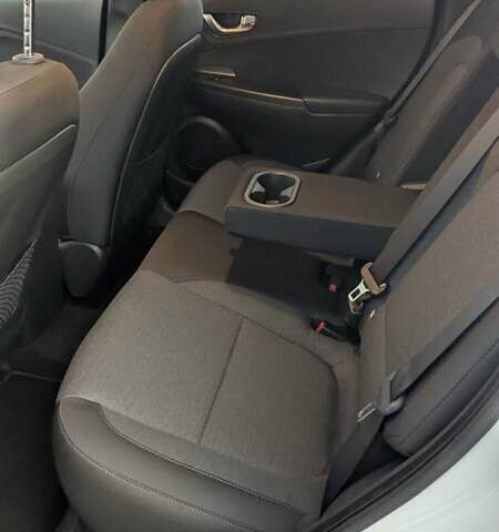 Білий Хендай Kona, об'ємом двигуна 0 л та пробігом 79 тис. км за 16950 $, фото 31 на Automoto.ua