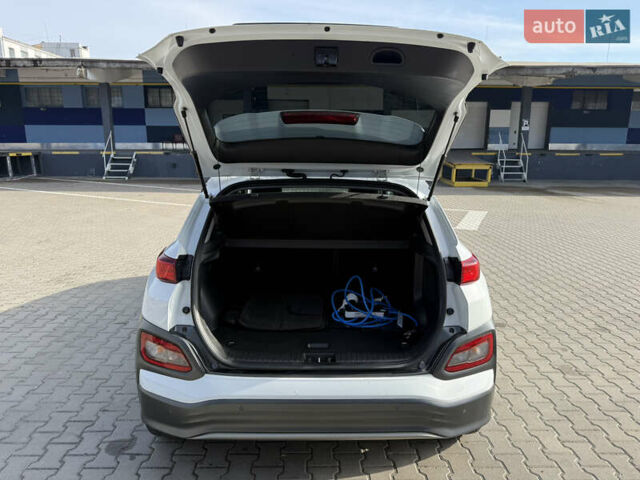 Білий Хендай Kona, об'ємом двигуна 0 л та пробігом 55 тис. км за 19950 $, фото 38 на Automoto.ua