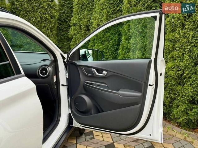 Белый Хендай Kona, объемом двигателя 0 л и пробегом 39 тыс. км за 17400 $, фото 25 на Automoto.ua