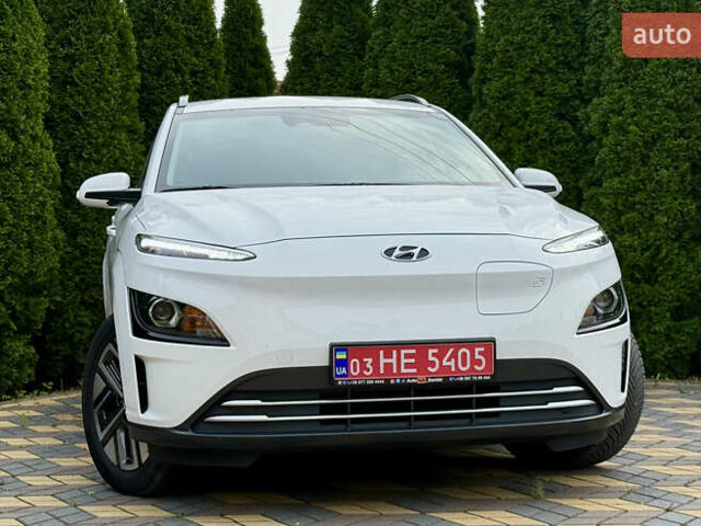 Белый Хендай Kona, объемом двигателя 0 л и пробегом 56 тыс. км за 16800 $, фото 2 на Automoto.ua