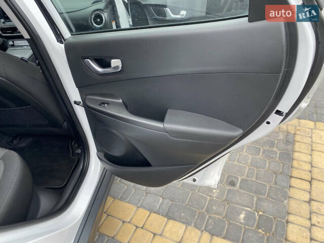 Білий Хендай Kona, об'ємом двигуна 0 л та пробігом 35 тис. км за 15500 $, фото 20 на Automoto.ua