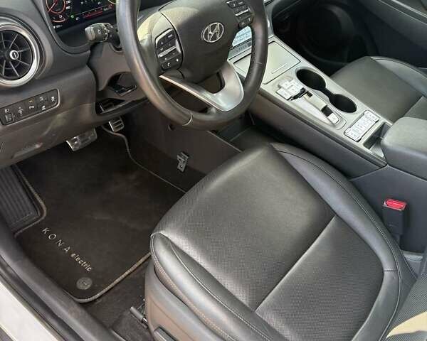Білий Хендай Kona, об'ємом двигуна 0 л та пробігом 43 тис. км за 16700 $, фото 15 на Automoto.ua