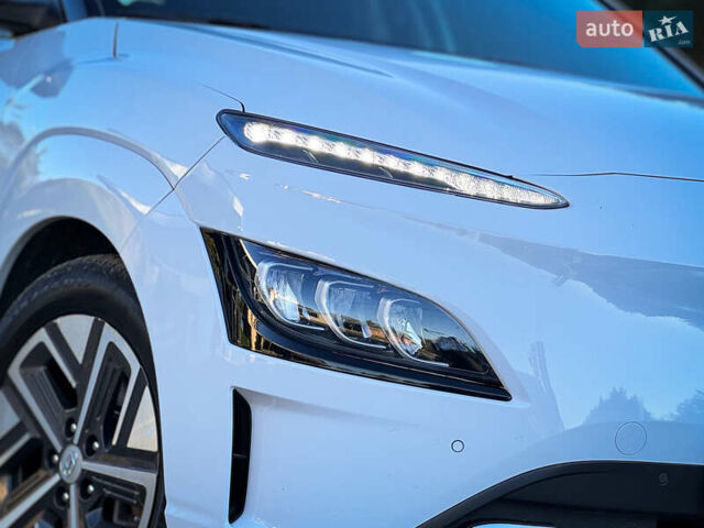 Белый Хендай Kona, объемом двигателя 0 л и пробегом 148 тыс. км за 18500 $, фото 5 на Automoto.ua
