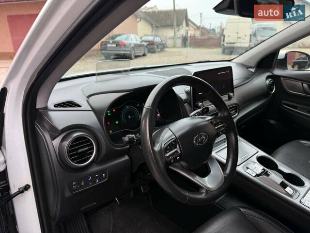 Білий Хендай Kona, об'ємом двигуна 0 л та пробігом 174 тис. км за 17800 $, фото 35 на Automoto.ua