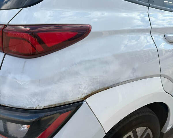 Білий Хендай Kona, об'ємом двигуна 0 л та пробігом 43 тис. км за 16700 $, фото 9 на Automoto.ua
