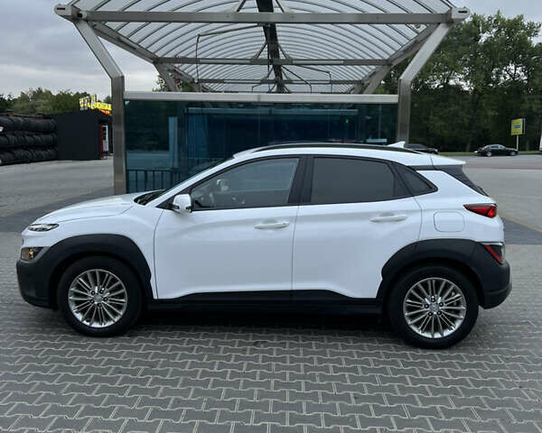 Білий Хендай Kona, об'ємом двигуна 1.58 л та пробігом 49 тис. км за 18700 $, фото 4 на Automoto.ua