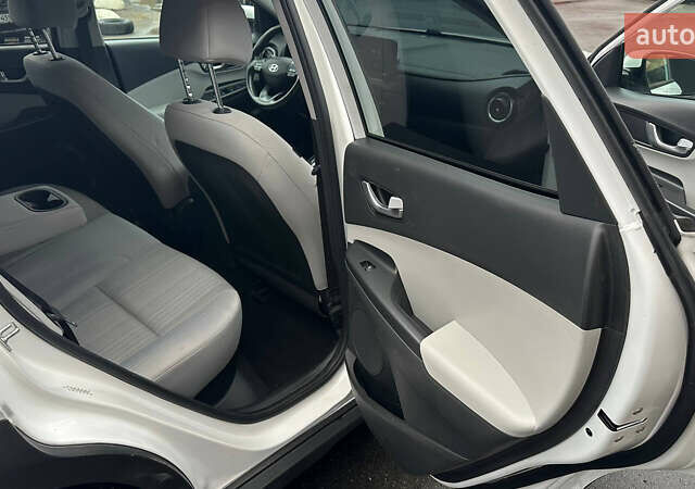 Белый Хендай Kona, объемом двигателя 2 л и пробегом 100 тыс. км за 15800 $, фото 10 на Automoto.ua