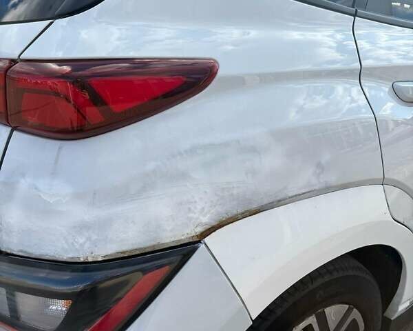 Білий Хендай Kona, об'ємом двигуна 0 л та пробігом 43 тис. км за 16700 $, фото 10 на Automoto.ua