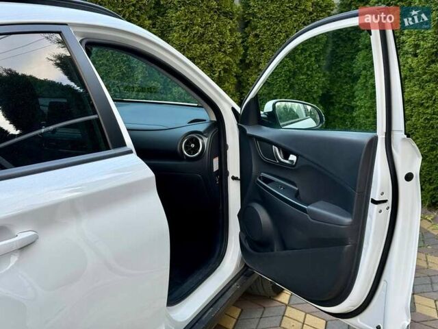 Білий Хендай Kona, об'ємом двигуна 0 л та пробігом 34 тис. км за 16999 $, фото 25 на Automoto.ua