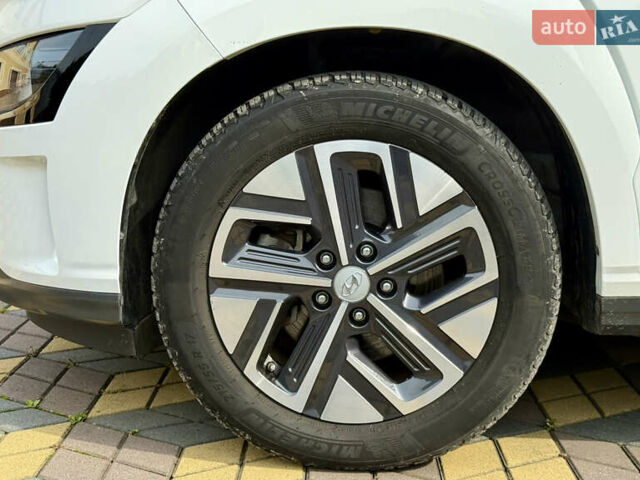 Белый Хендай Kona, объемом двигателя 0 л и пробегом 56 тыс. км за 16800 $, фото 30 на Automoto.ua